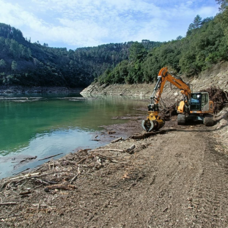 CAPTURE ET EVACUATION DES COPRS FLOTTANTS SUR LES BARRAGES (5).png